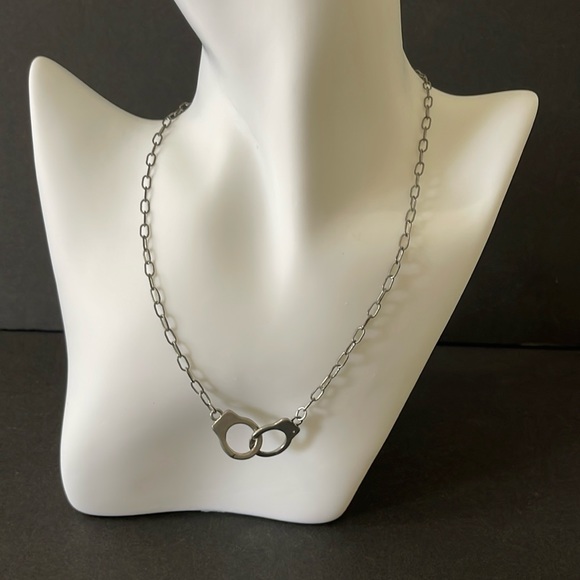 BRANDY MELVILLE HANDCUFF SILVER NECKLACE - Picture 1 of 8